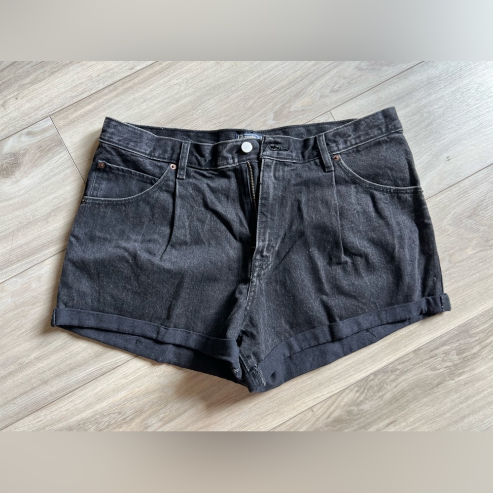 ABERCROMBIE & FITCH BLACK ANNIE HIGH RISE SHORT